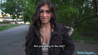 Public Agent - Alicia Trece a fogszabályzós dél amerikai csajszika
