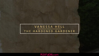 Karups - Vanessa Hell a pici cickós milf