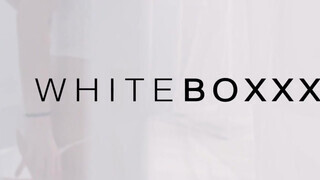 WHITEBOXXX - Adelle Sabelle a vonzó francia pipi