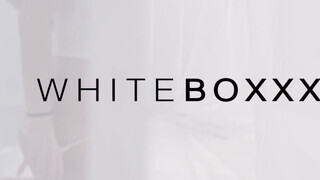 WHITEBOXXX - Sarah Kay érzéki kettyintése