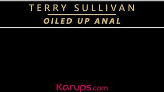 Terry Sullivan fenékbe dugva