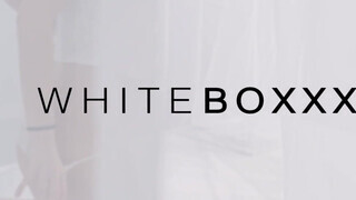 WhiteBoxxx - Nicole Love gyengéd kettyintése