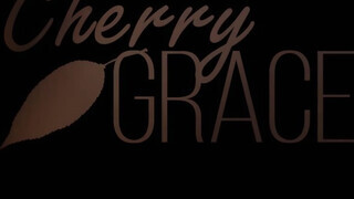 Cherry Grace a kerek bulkeszos csajszi