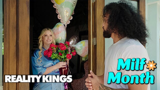 REALITY KINGS - Jenna Starr a gigászi popós anyuci