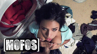 Mofos - Autumn Falls csöcsbe és punciba kefélve