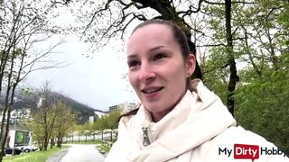 Forró fiatal amatőr nyilvános oboázása idegennek